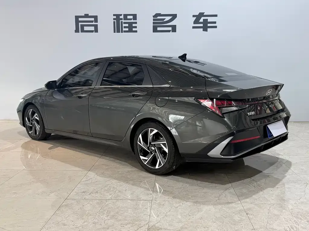 Hyundai Elantra — фото 10