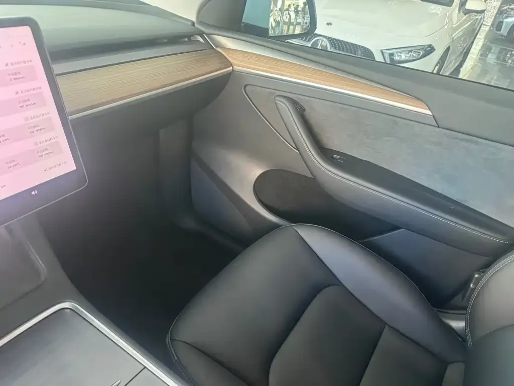 Tesla Model Y 2023 из CN, фото 8