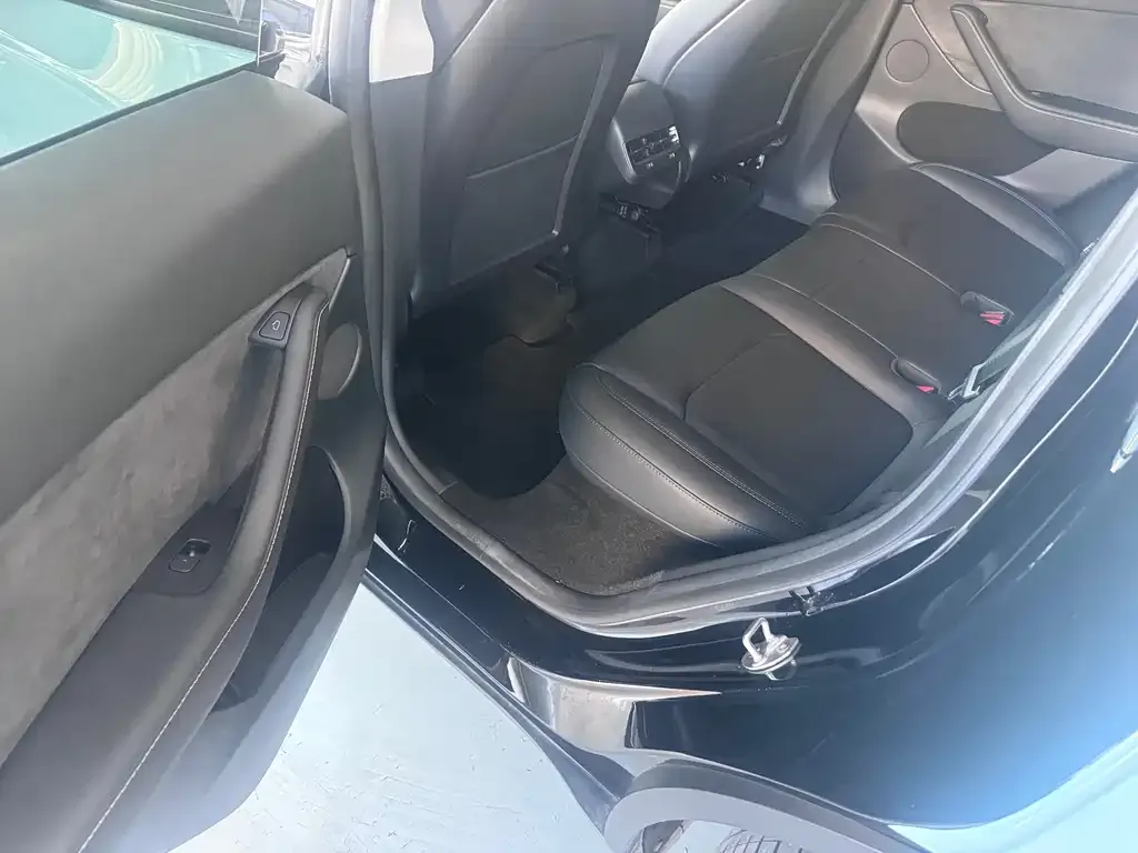 Tesla Model Y 2023 из CN, фото 4