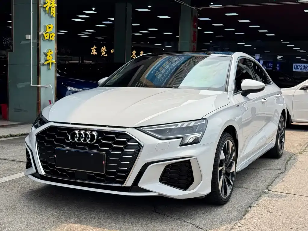 Audi A3 — фото 1
