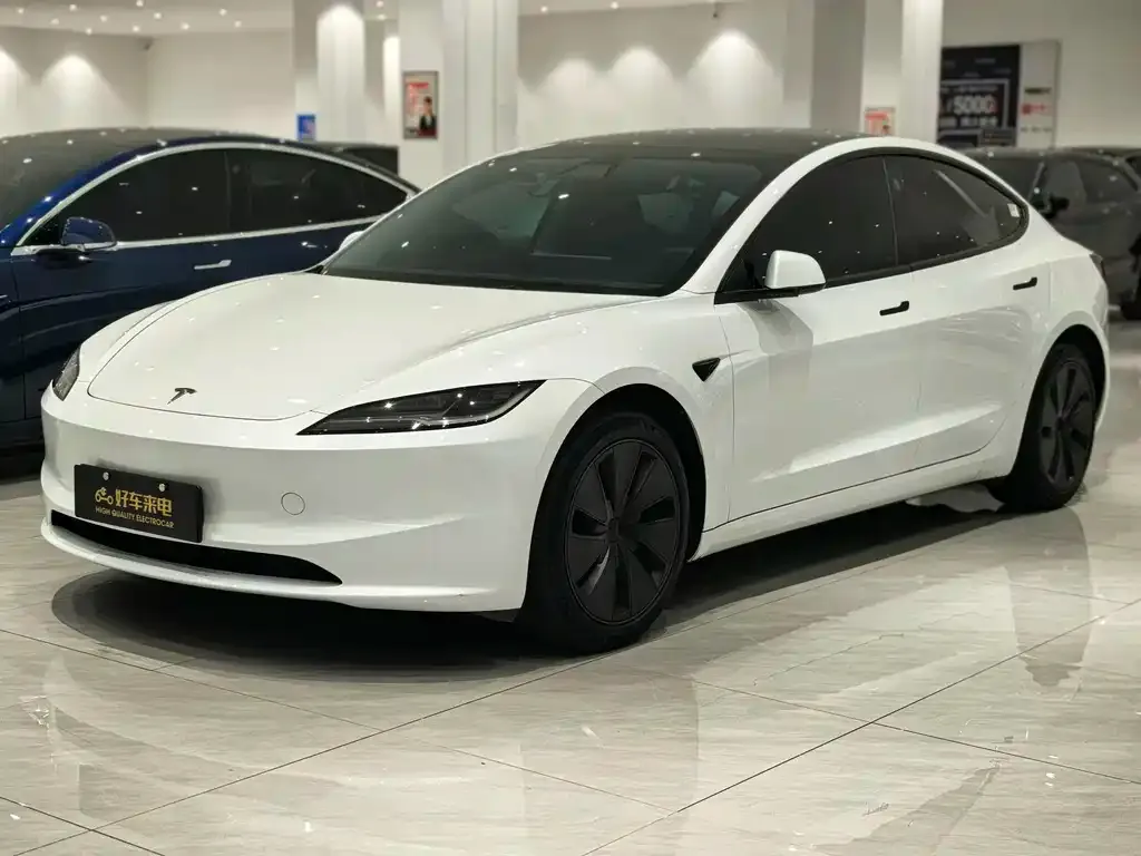 Tesla Model 3 — фото 1