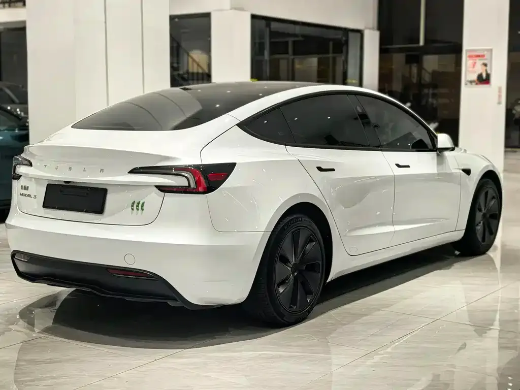 Tesla Model 3 — фото 5