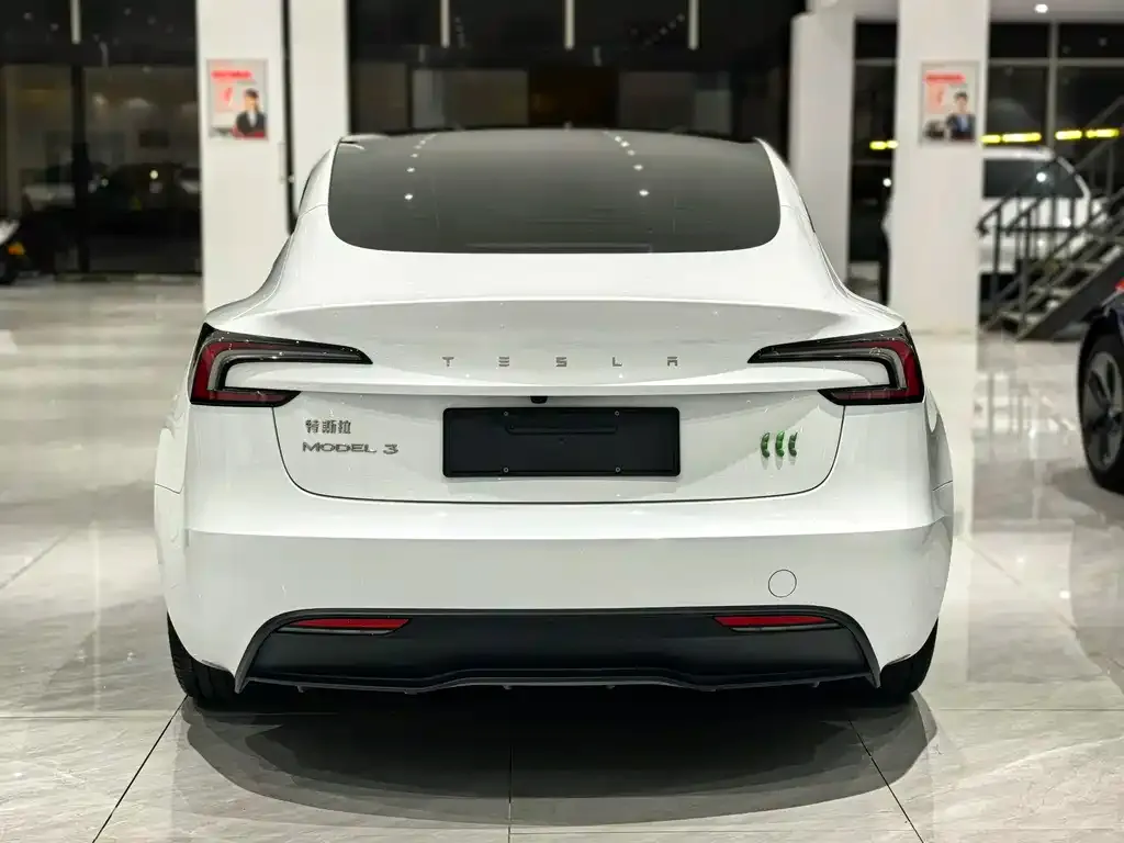 Tesla Model 3 — фото 9