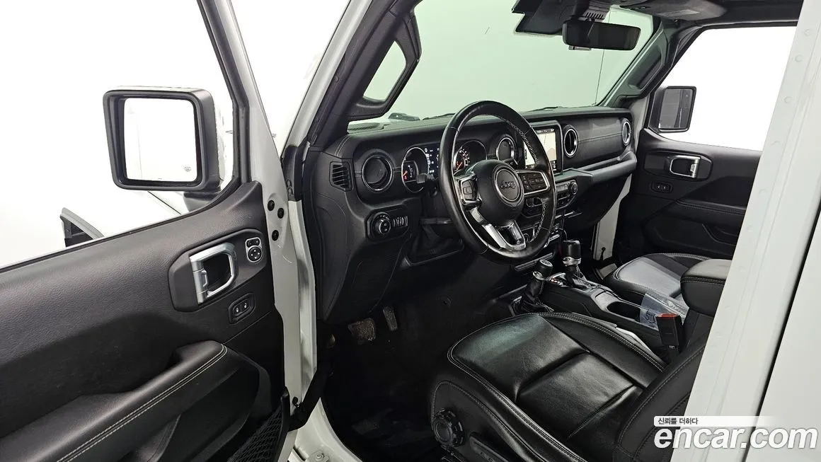 Jeep Wrangler — фото 7