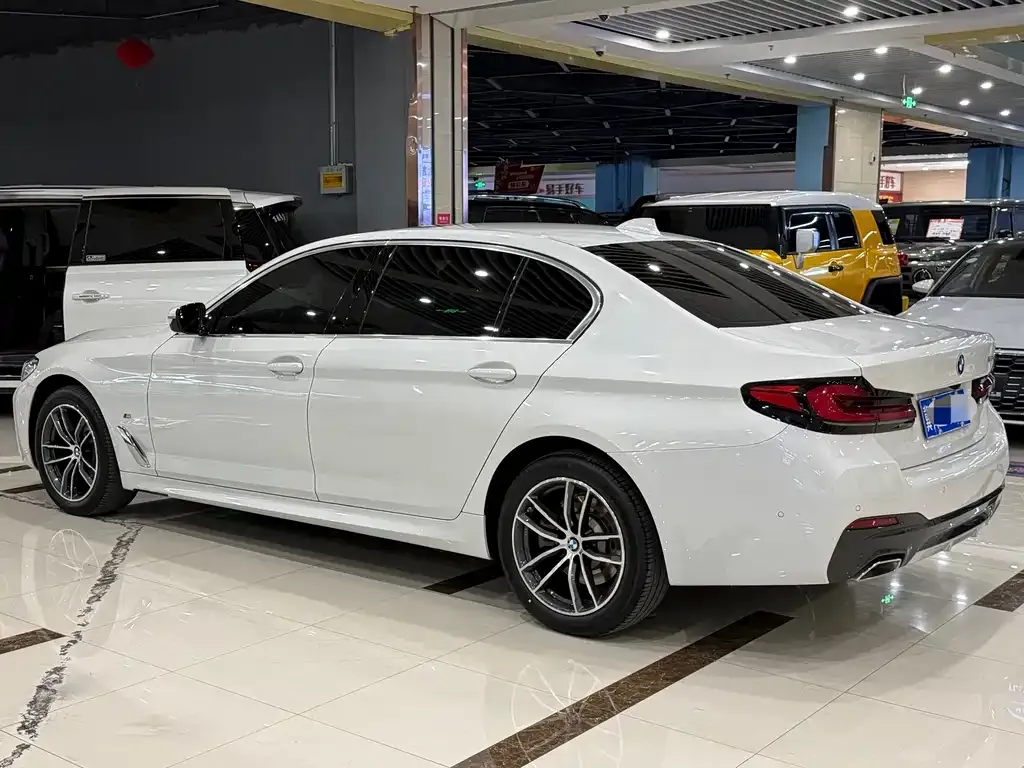BMW 5 Series — фото 4