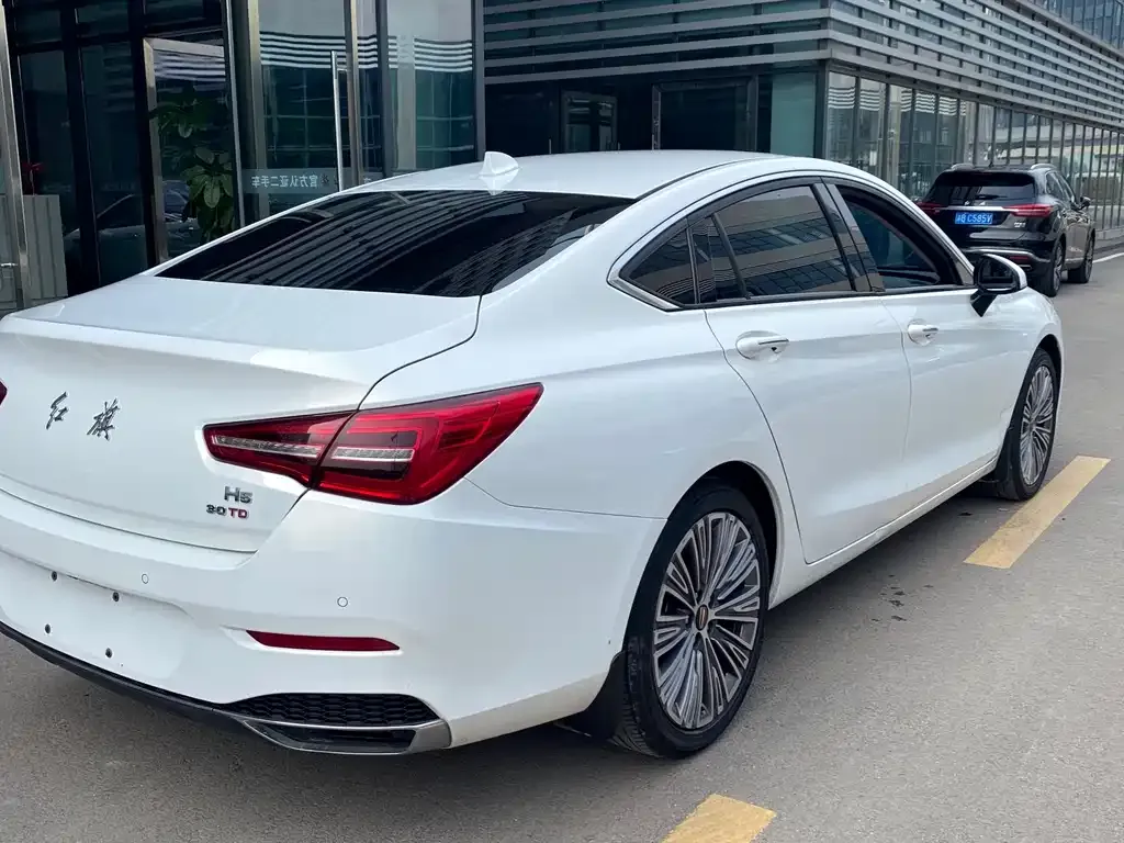 Hongqi H5 — фото 2