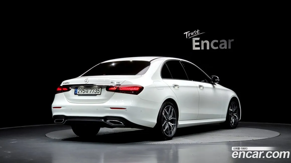 Mercedes-Benz E-Class — фото 4