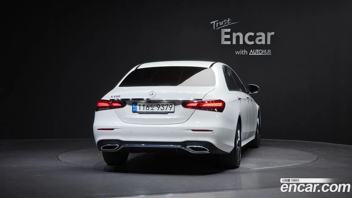Mercedes-Benz E-Class — фото 6