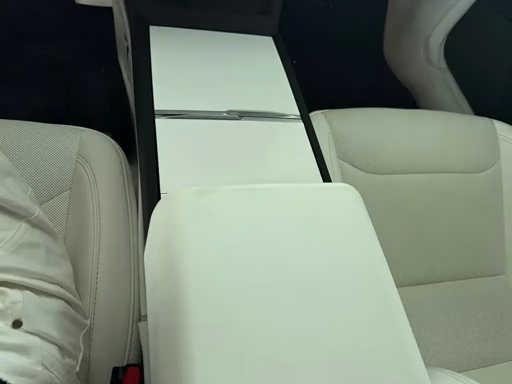 Tesla Model 3 — фото 3