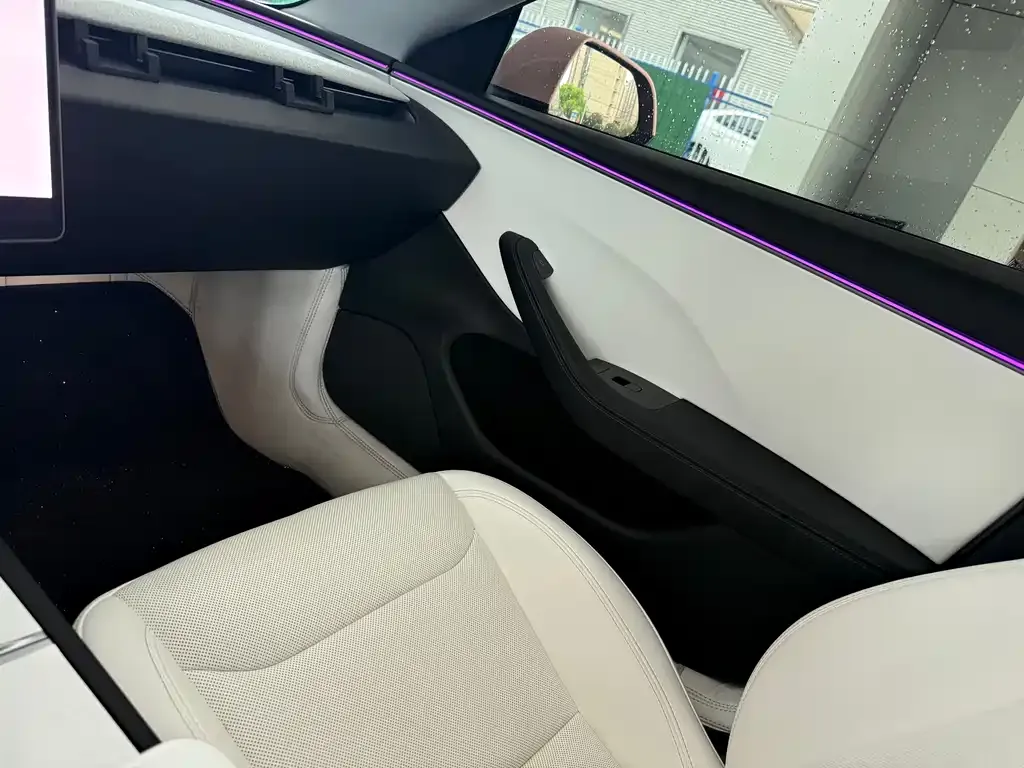 Tesla Model 3 — фото 9
