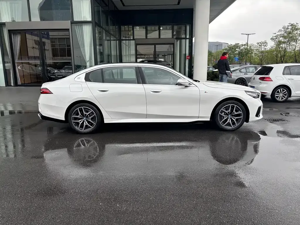 BMW i5 — фото 7