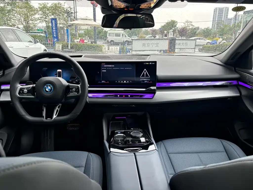 BMW i5 — фото 8