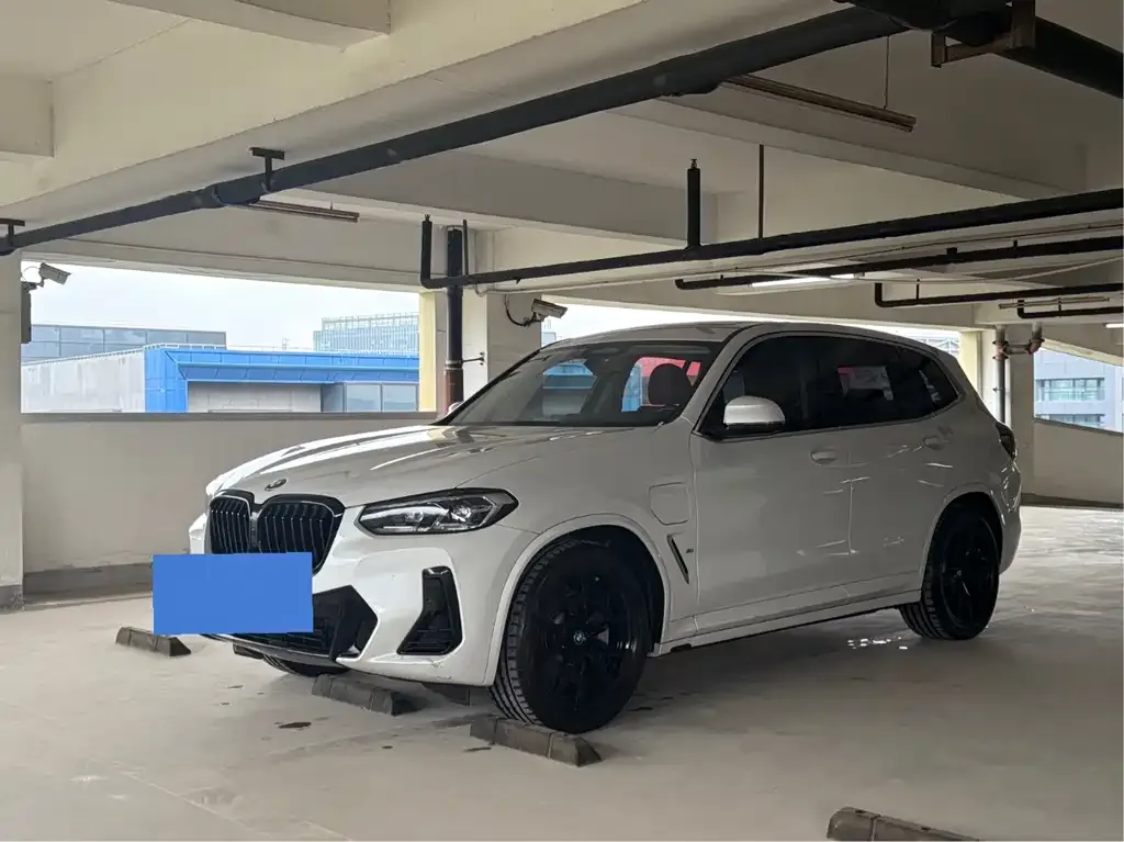 BMW iX3 — фото 1