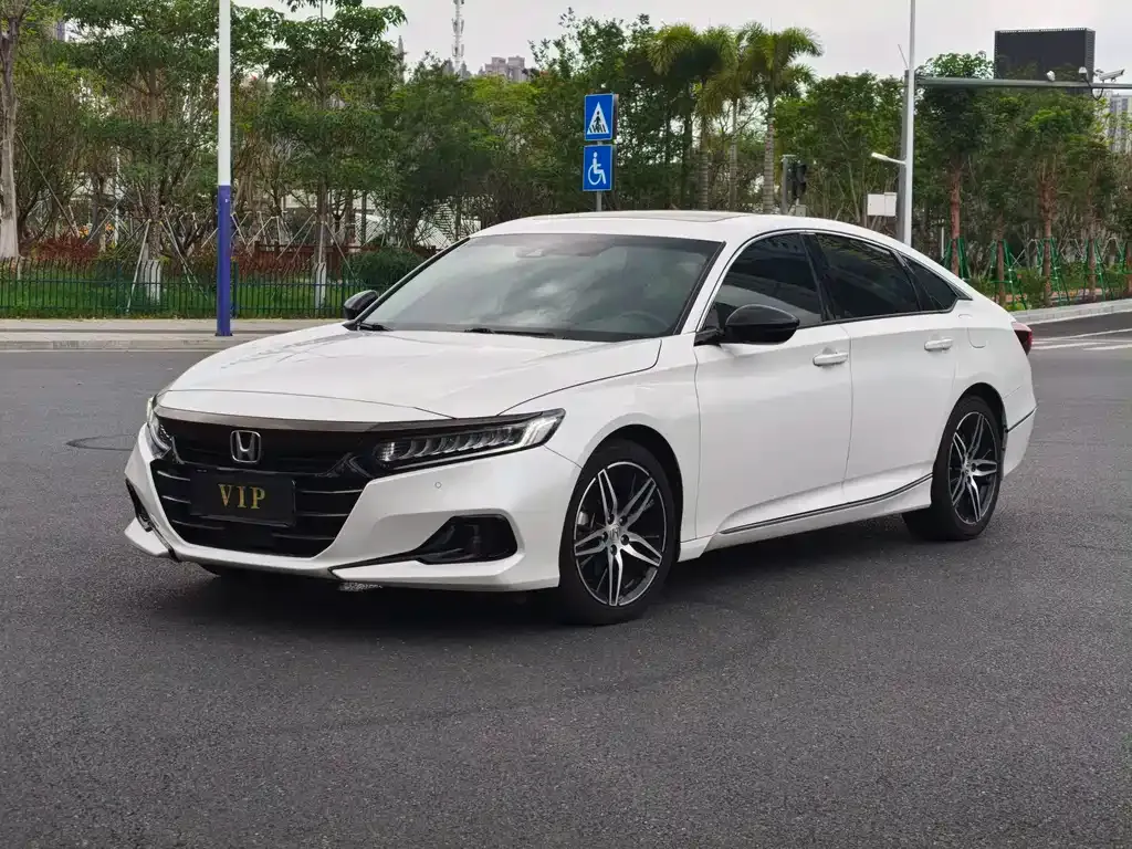 Honda Accord — фото 1