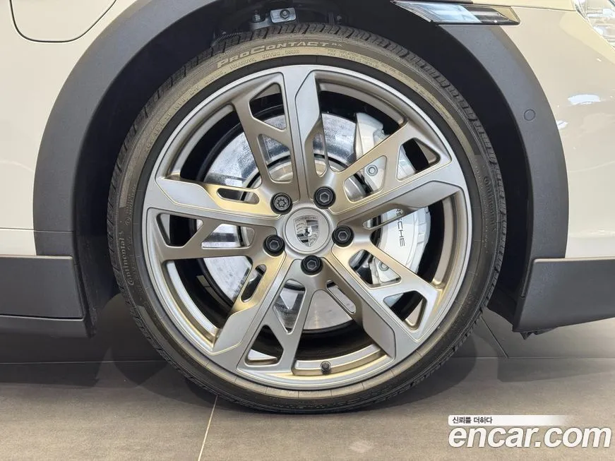Porsche Taycan 2025 из KR, фото 10