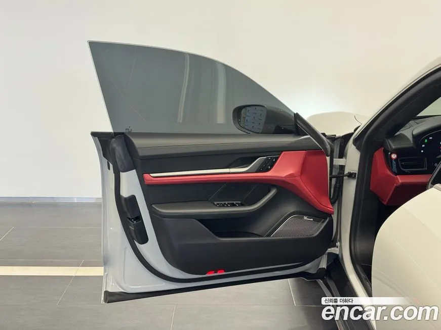 Porsche Taycan 2025 из KR, фото 5