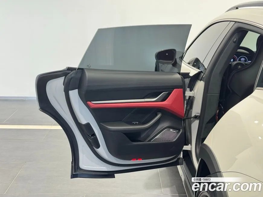 Porsche Taycan 2025 из KR, фото 3