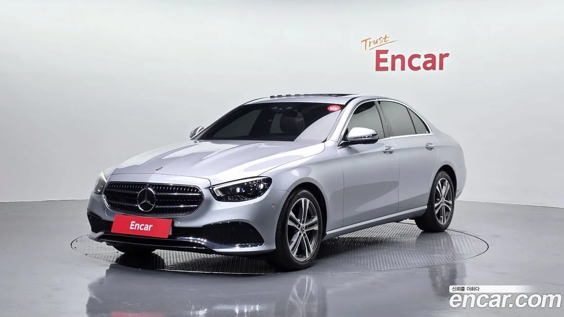Mercedes-Benz E-Class — фото 1