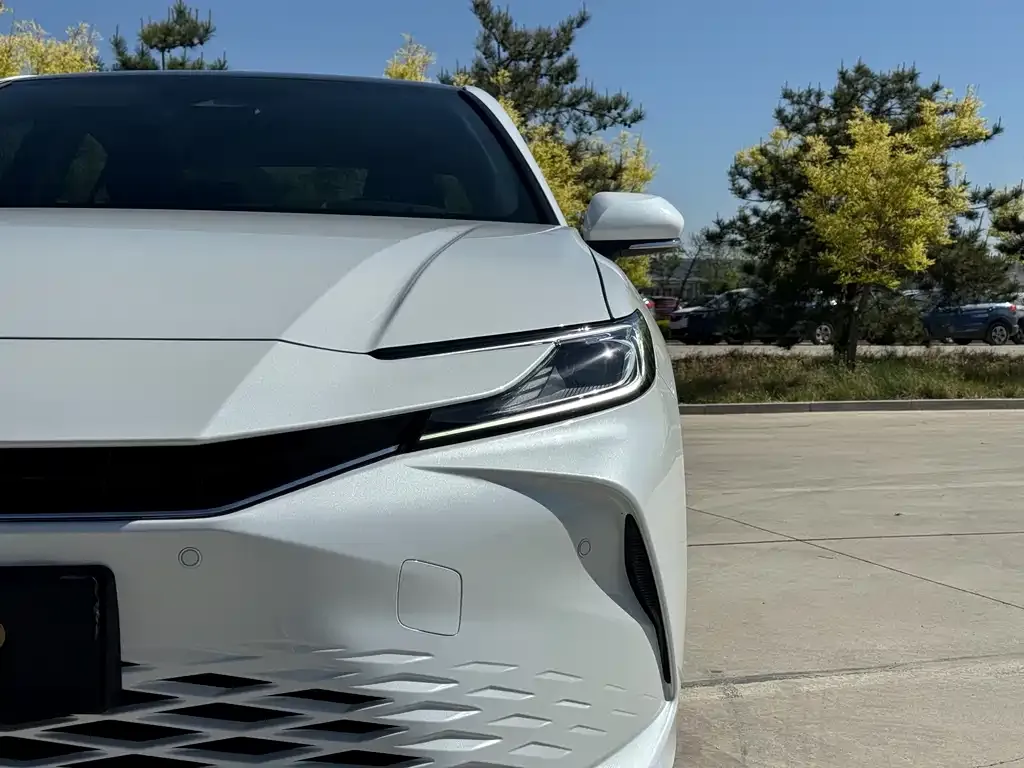 Toyota Camry 2024 из CN, фото 2