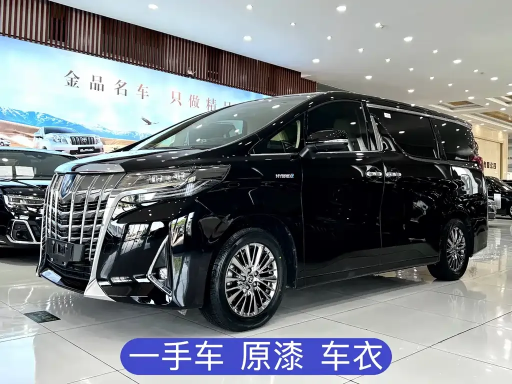 Toyota Alphard — фото 1