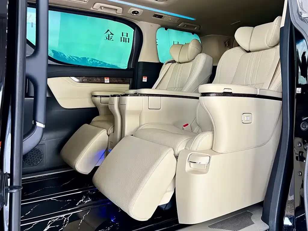 Toyota Alphard — фото 5