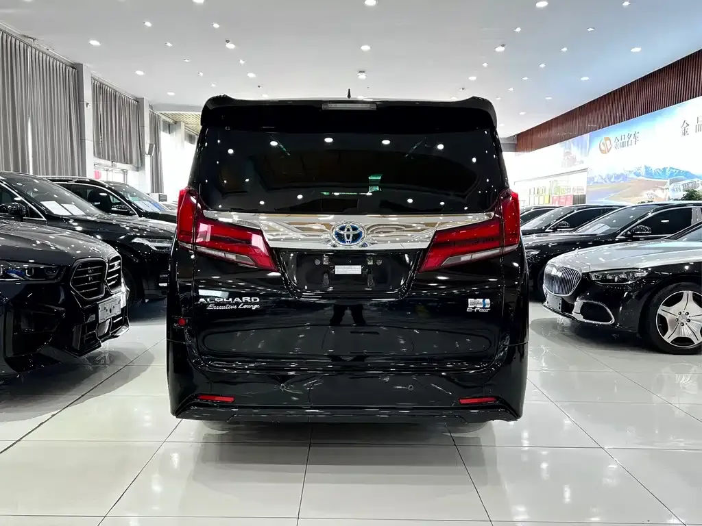 Toyota Alphard — фото 7