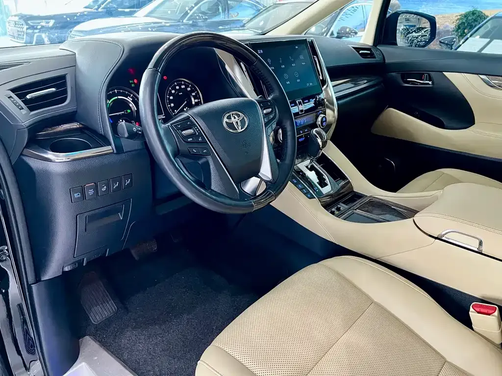 Toyota Alphard — фото 8