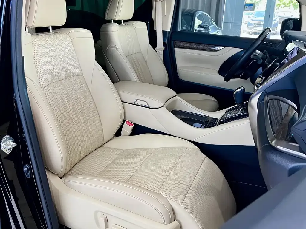 Toyota Alphard — фото 2
