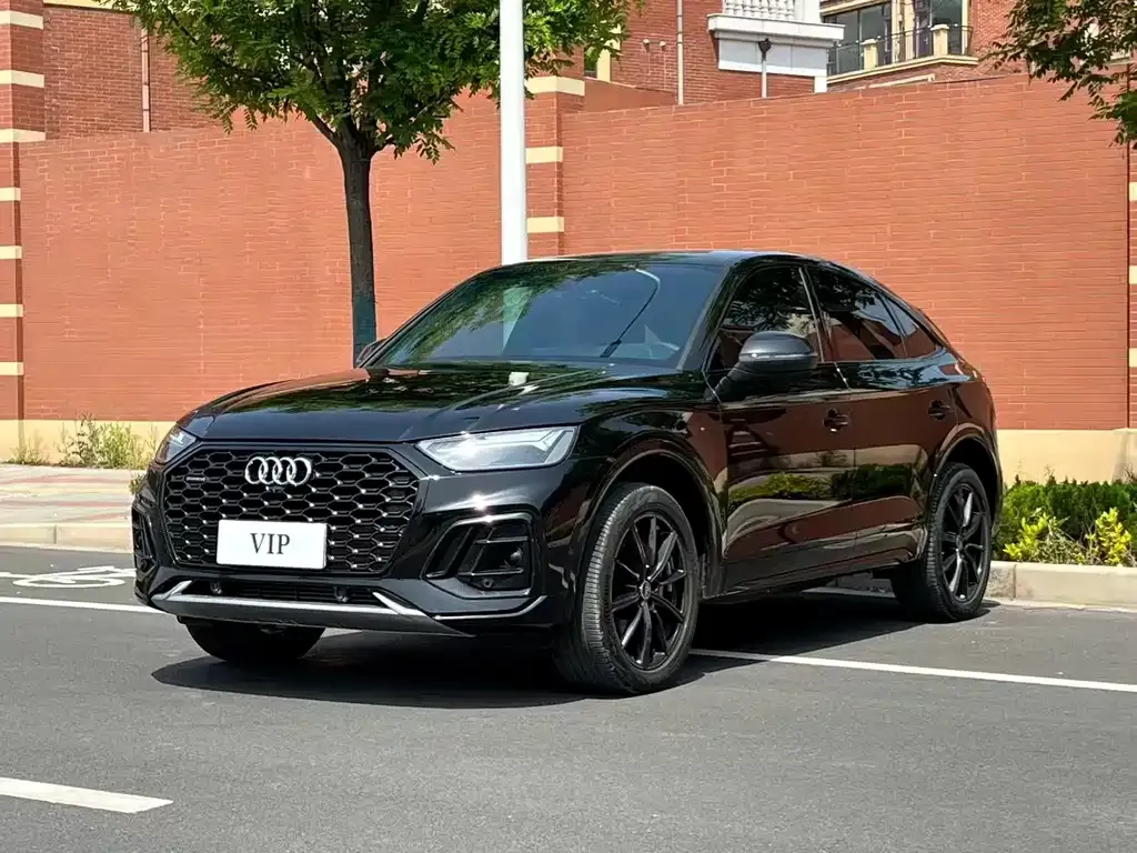 Audi Q5L Sportback — фото 1