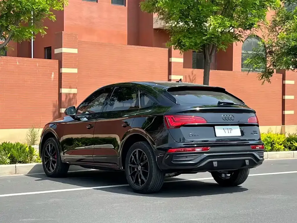 Audi Q5L Sportback — фото 4