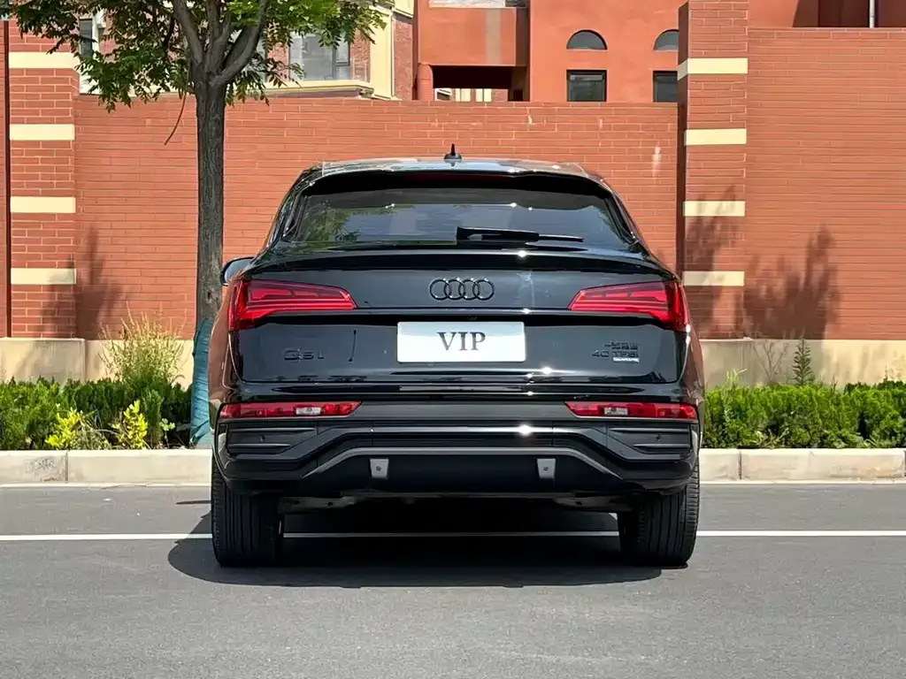 Audi Q5L Sportback — фото 9