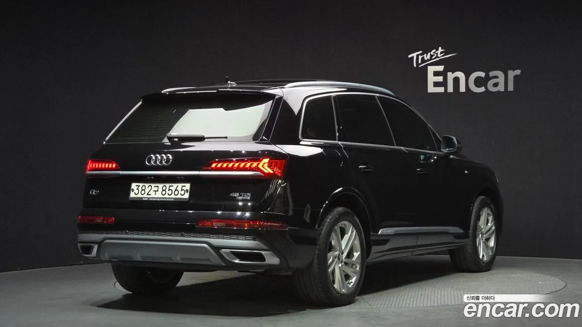 Audi Q7 — фото 8