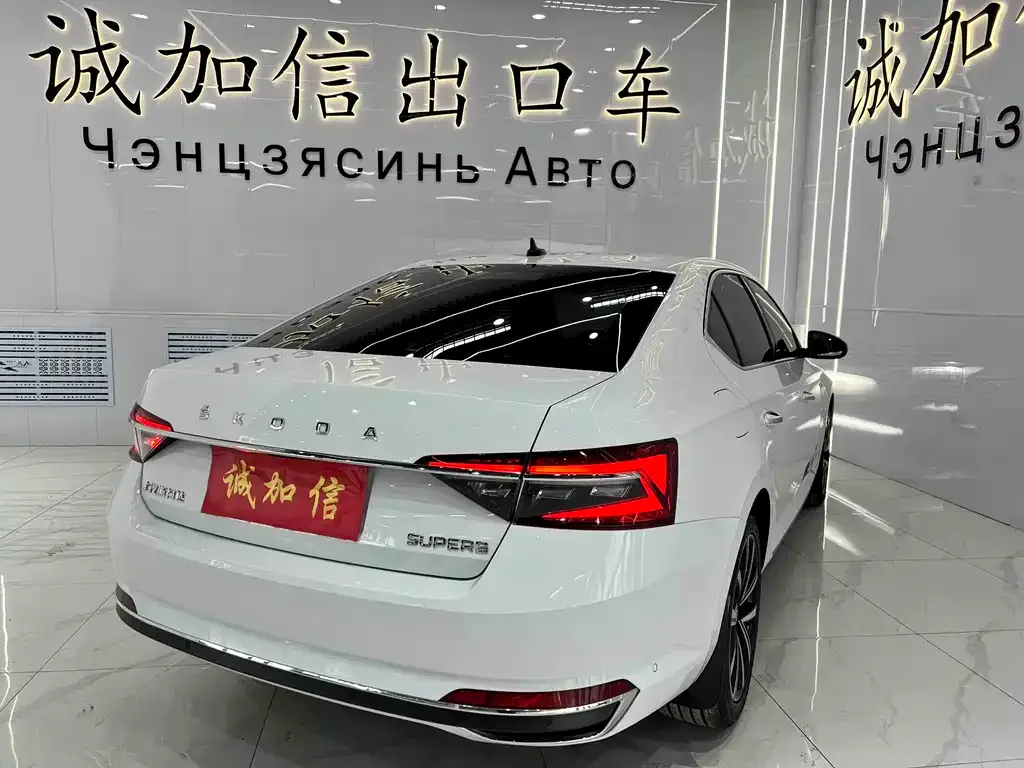 Skoda Superb — фото 2