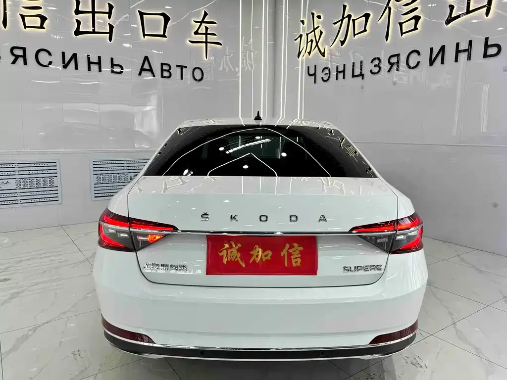 Skoda Superb — фото 9