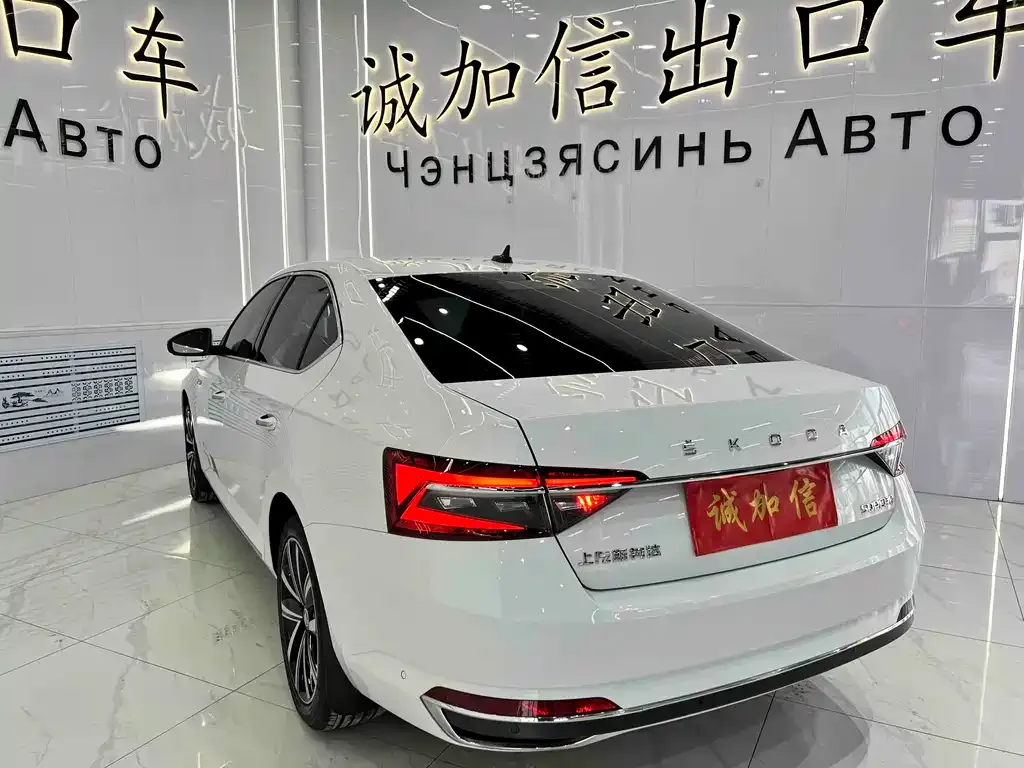 Skoda Superb — фото 8