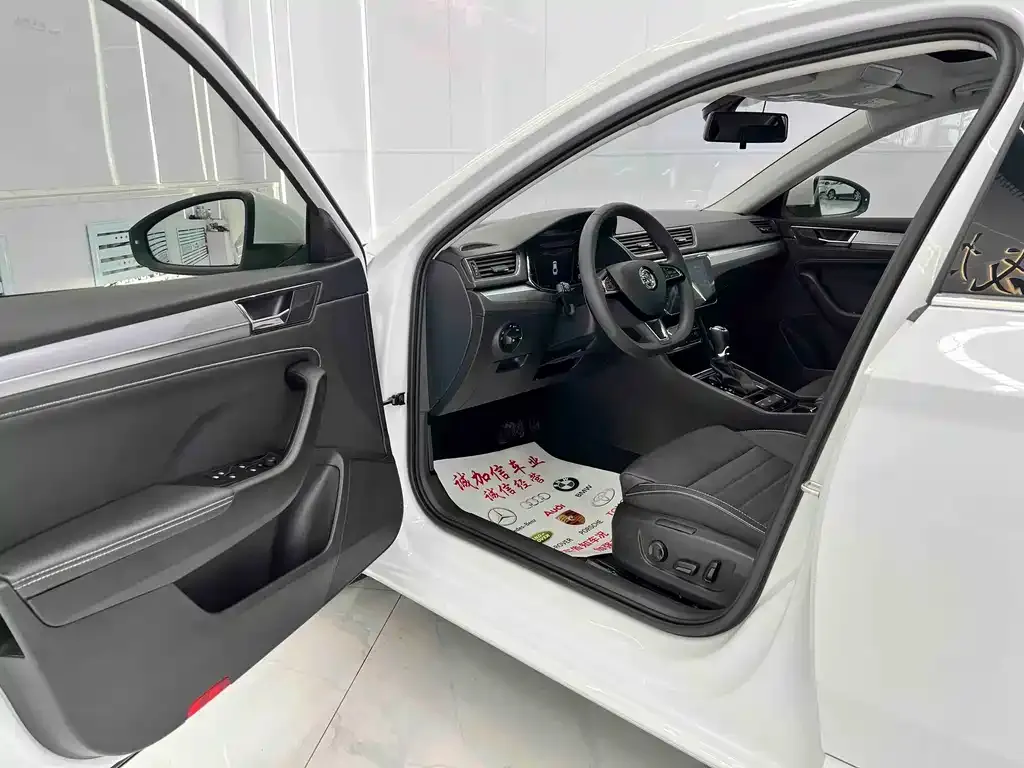 Skoda Superb — фото 5