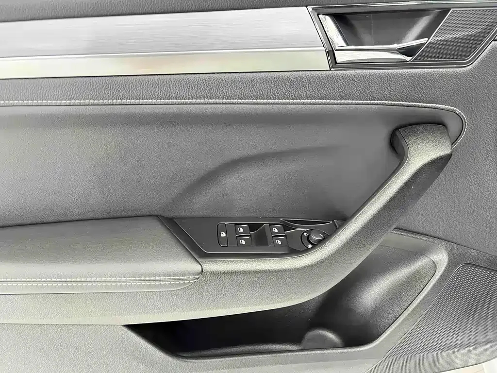 Skoda Superb — фото 10
