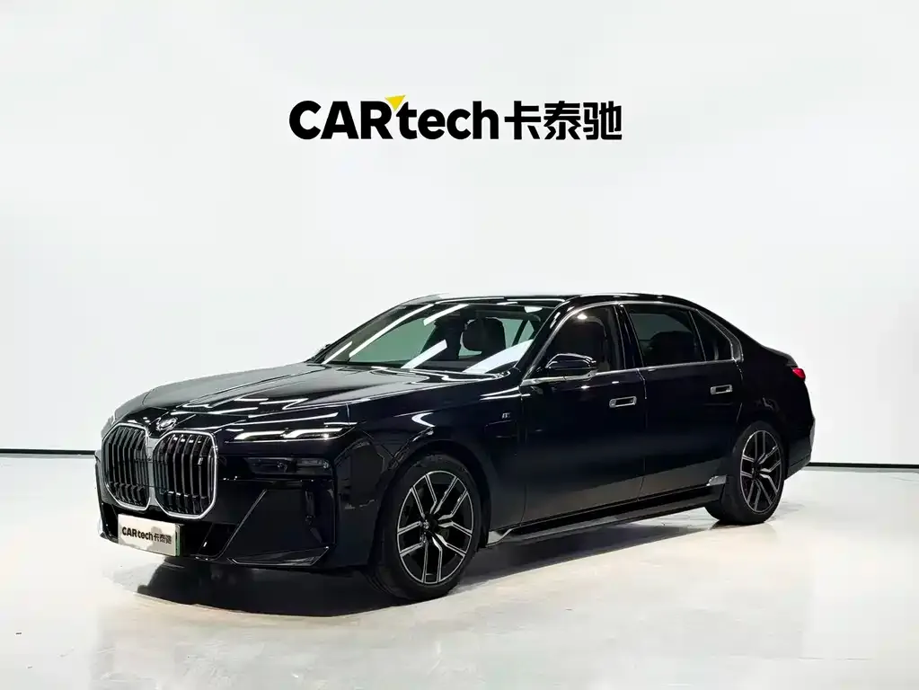 BMW i7