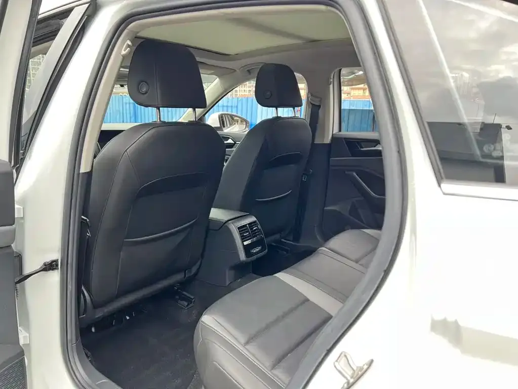 Volkswagen Sagitar — фото 10