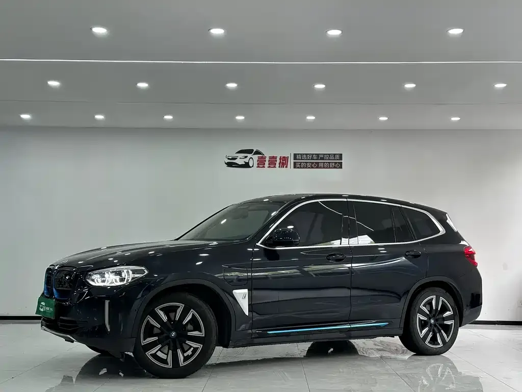 BMW iX3 — фото 1