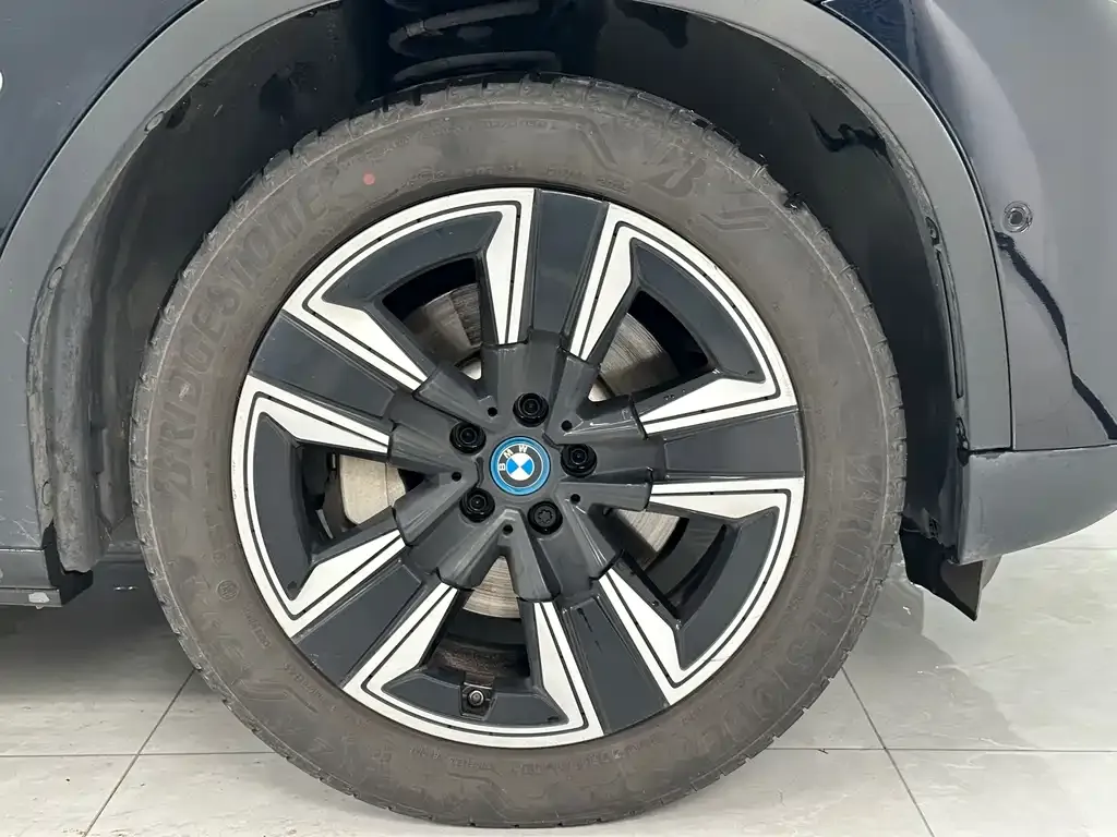 BMW iX3 — фото 7