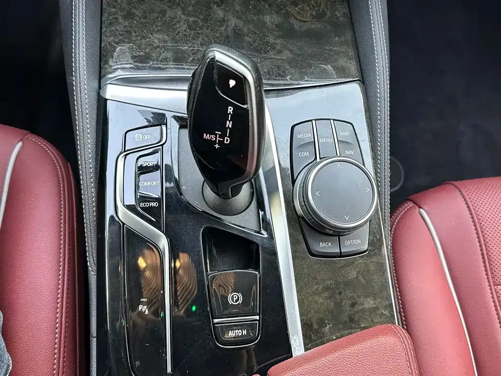 BMW 5 Series — фото 10