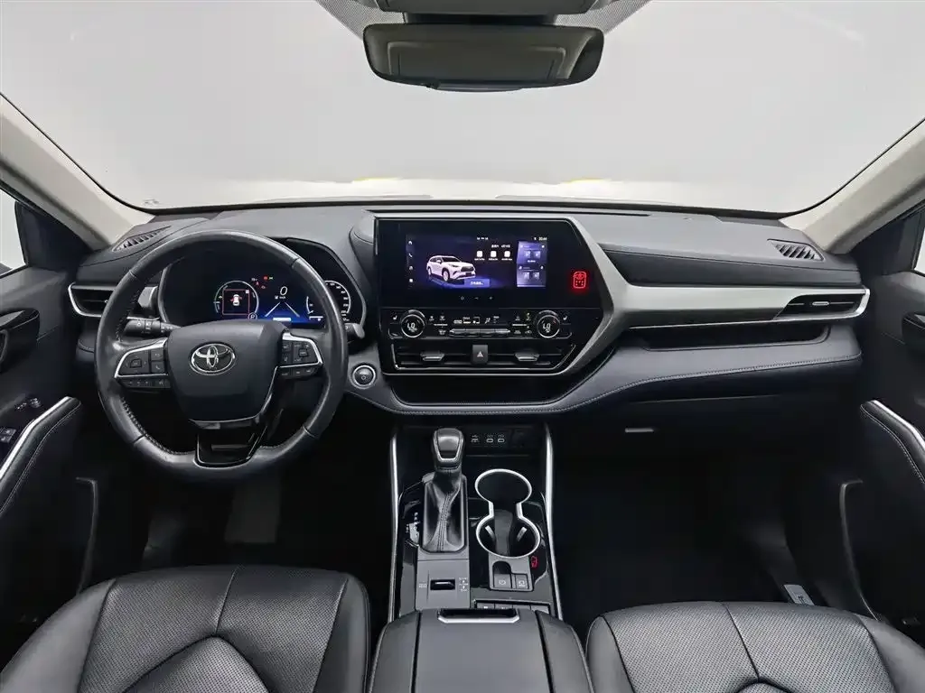 Toyota Highlander — фото 10