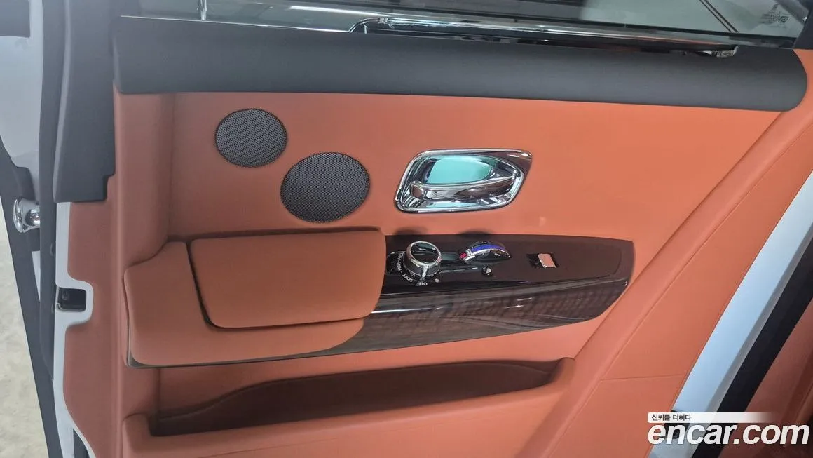 Rolls-Royce Phantom 2025 из KR, фото 8