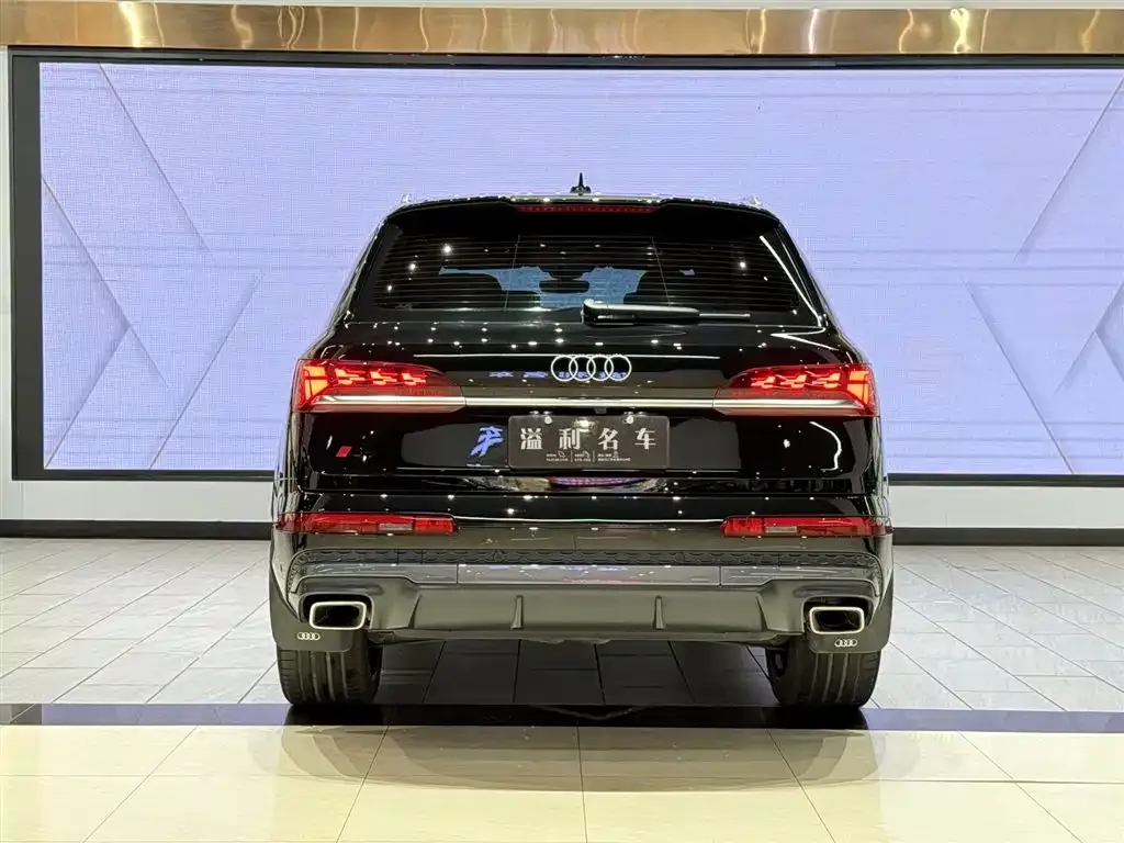 Audi Q7 — фото 8