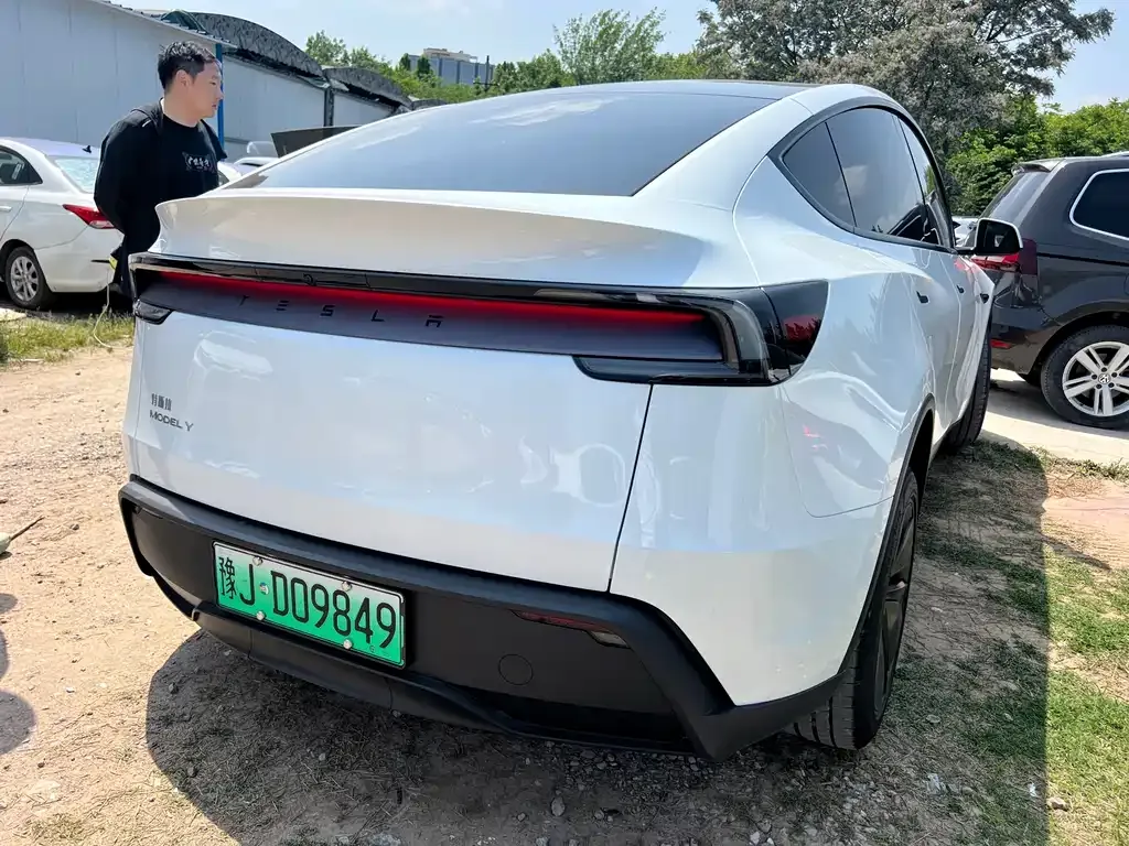 Tesla Model Y — фото 4