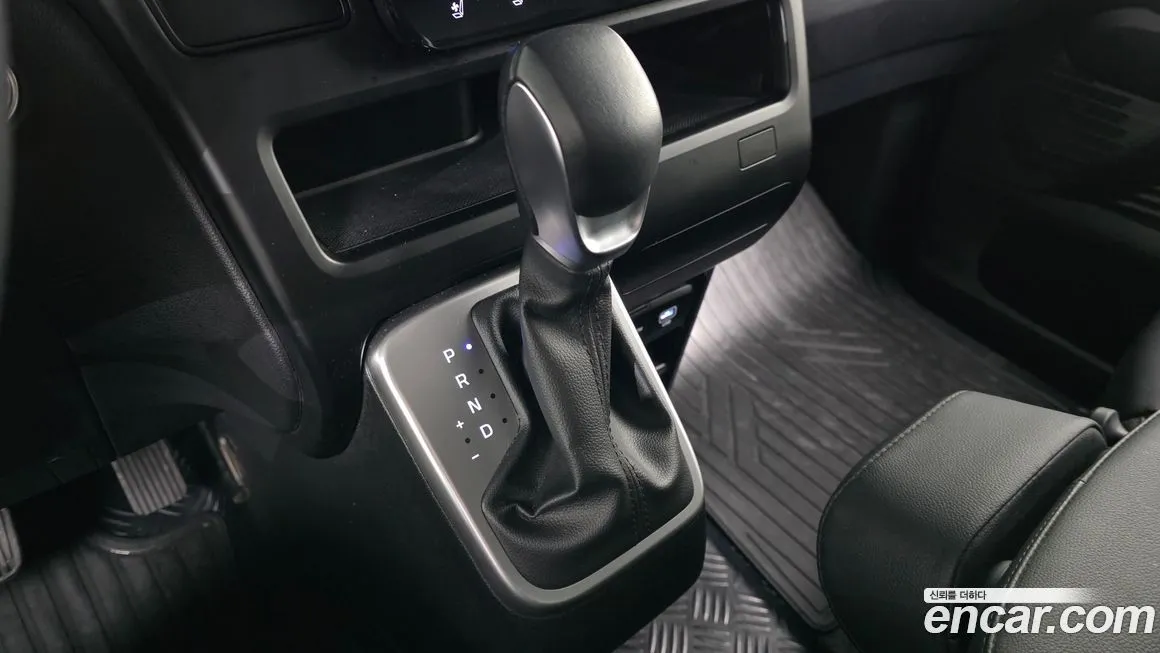 Hyundai Staria 2025 из KR, фото 5