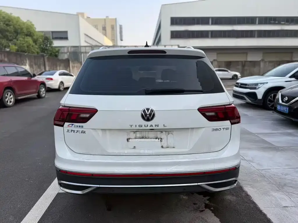 Volkswagen Tiguan L — фото 8