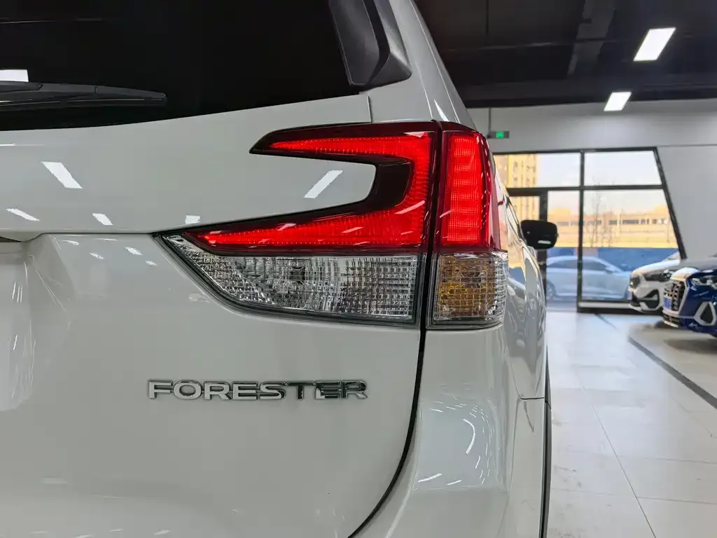 Subaru Forester — фото 3