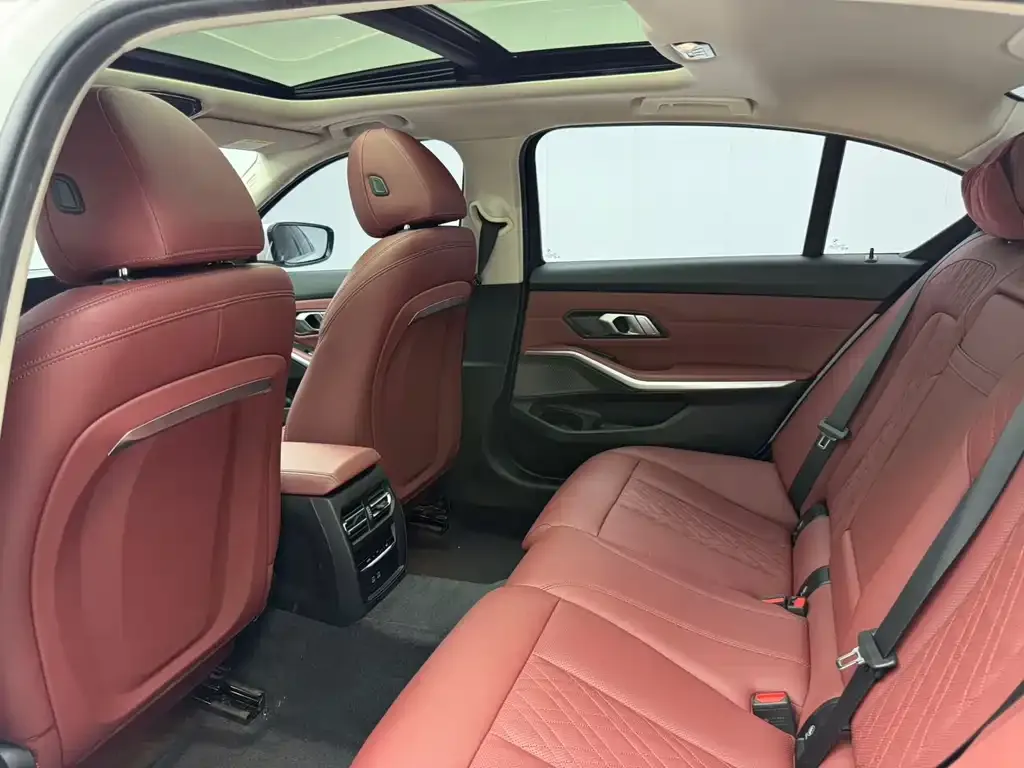 BMW 3 Series 2023 из CN, фото 10